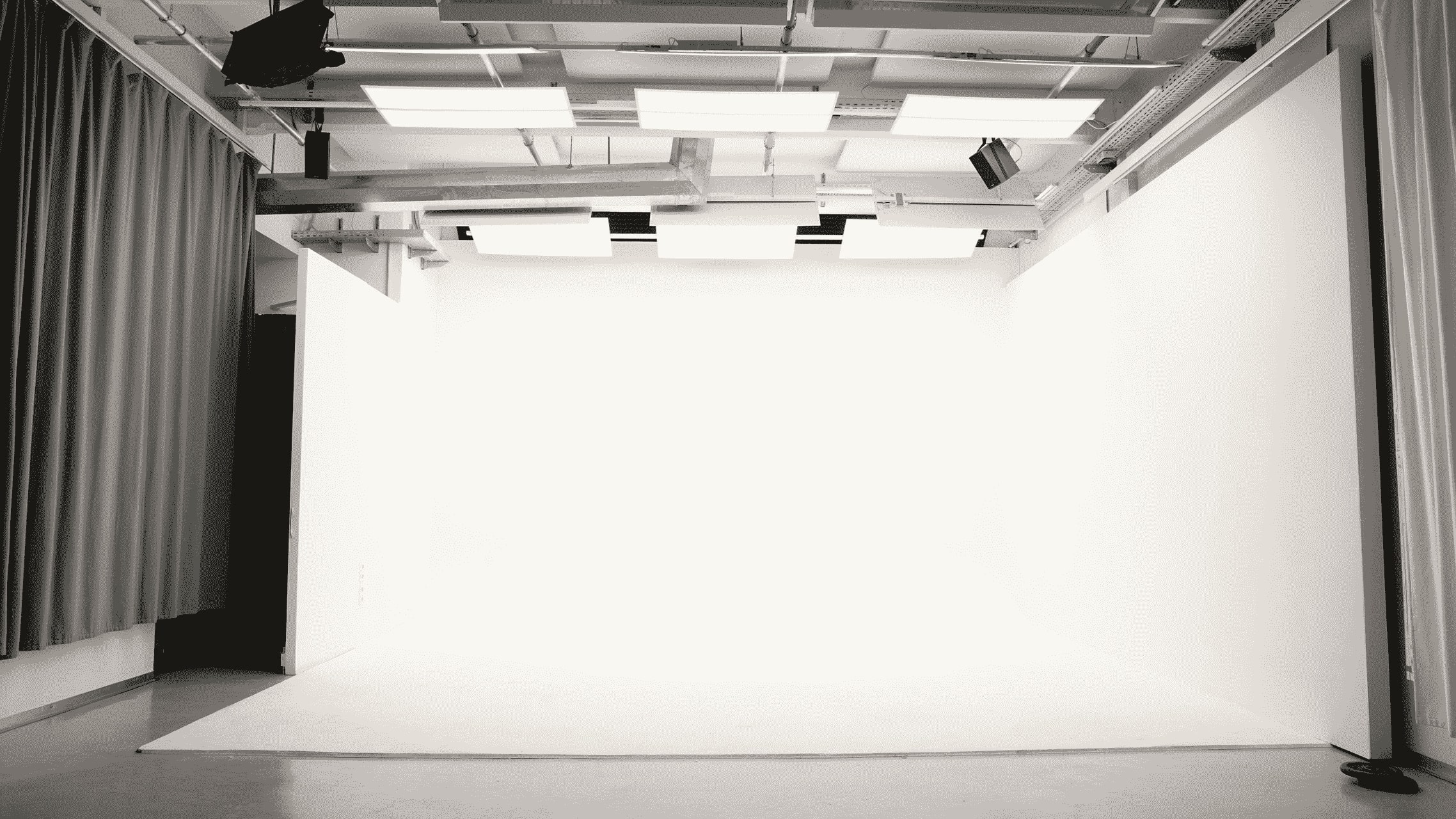 White Box Setup mit Licht im Studio Rot. 